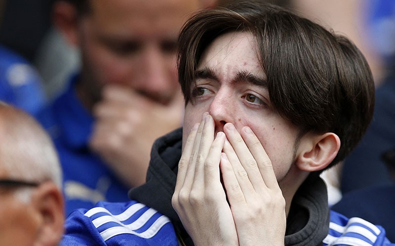 Ekspresi Sedih Suporter, Leicester City Turun Kasta ke Divisi Championship - Bagian 2