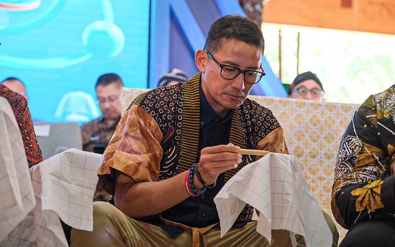 Momen Sandiaga Membatik Nitik di Workshop KaTa Kreatif 2023 Bantul DIY - Bagian 1