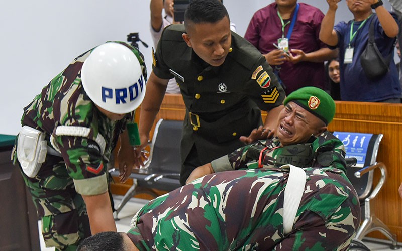 Ekspresi 2 Prajurit TNI AD Lolos Hukuman Mati, Menangis hingga Sujud - Bagian 2