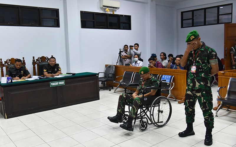 Ekspresi 2 Prajurit TNI AD Lolos Hukuman Mati, Menangis hingga Sujud - Bagian 4