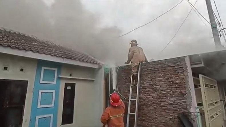 Ditinggal Penghuninya Bekerja, Rumah di Kendal Terbakar