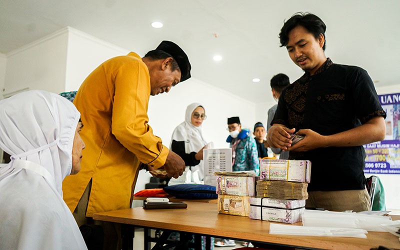 Layanan Penukaran Uang Saudi Riyal di Asrama Haji Pondok Gede - Bagian 1