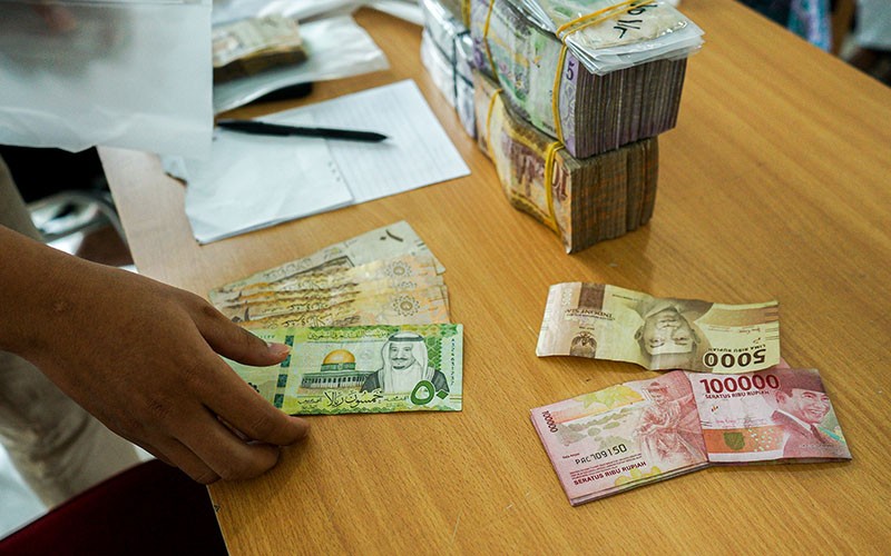 Layanan Penukaran Uang Saudi Riyal di Asrama Haji Pondok Gede - Bagian 2