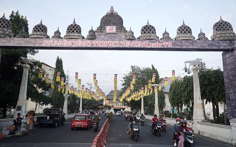 Hiasan Lampion hingga Stupa Sambut Hari Raya Waisak di Kota Solo - Bagian 1