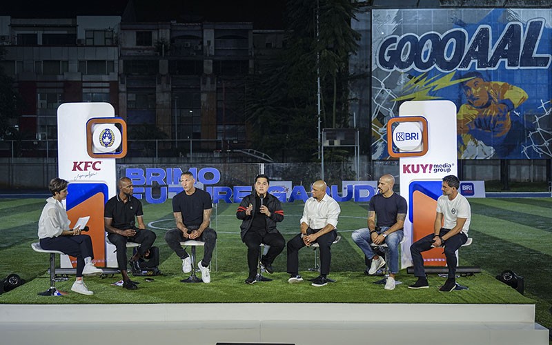 Erick Thohir Diapit Legenda Sepak Bola Dunia, Ada Roberto Carlos dan Materazzi - Bagian 1