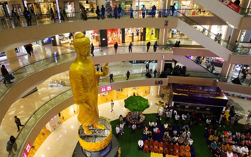 Patung Buddha Tinggi 12,3 Meter di Dalam Gedung Masuk Rekor MURI - Bagian 2