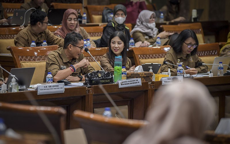 Raker DPR bersama Menparekraf dan Wamenparekraf Bahas Rencana Kerja - Bagian 1