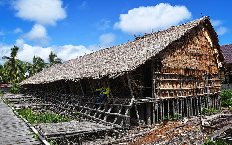 Mengunjungi Rumah Adat Suku Asmat dengan Bahan Alami - Bagian 2