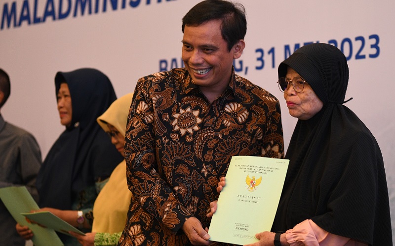 title Tindak Lanjut Saran Ombudsman, BTN Serahkan Sertifikat kepada Debitur di Bandung Tindak Lanjut Saran Ombudsman, BTN Serahkan Sertifikat kepada Debitur di Bandung