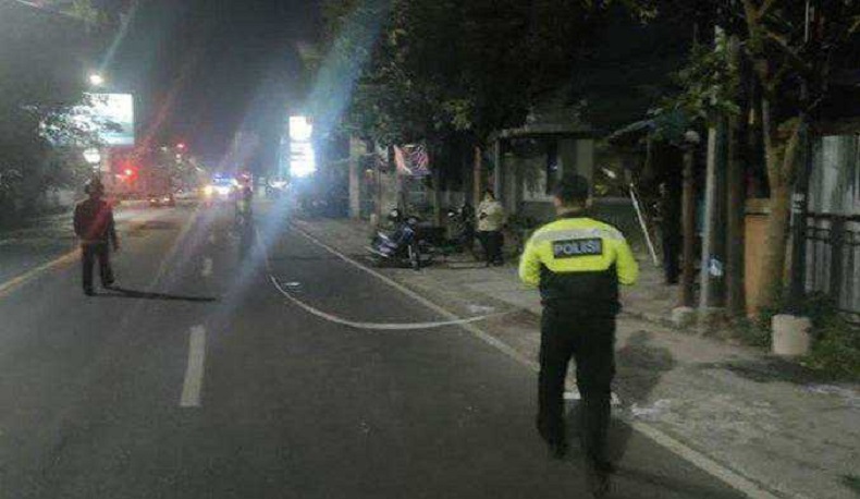 title Kecelakaan Maut di Malang, Pasutri Jatuh Tabrak Tiang Listrik, 1 Tewas 1 Luka Berat Kecelakaan Maut di Malang, Pasutri Jatuh Tabrak Tiang Listrik, 1 Tewas 1 Luka Berat