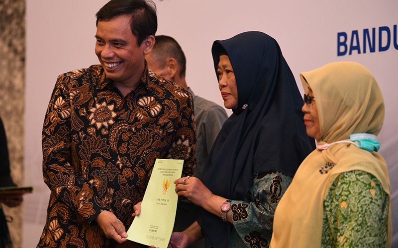 Masyarakat Terima Sertifikat, Ini Bukti Komitmen BTN Tangani Pengaduan Debitur - Bagian 2