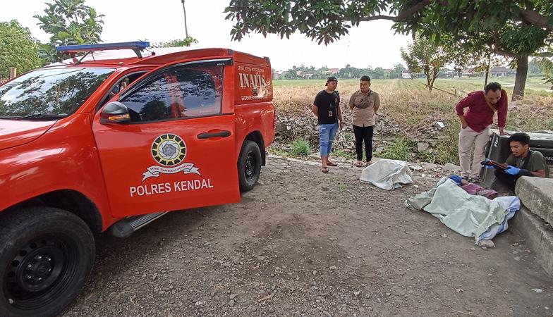 title Kendal Geger, Tukang Becak Ditemukan Tewas Tergeletak di Pinggir Jalan Kendal Geger, Tukang Becak Ditemukan Tewas Tergeletak di Pinggir Jalan