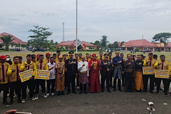 Peringati Hari Lahir Pancasila Pemkab Pasangkayu Kenakan Pakaian Adat 