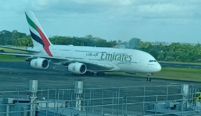Pesawat Penumpang Terbesar di Dunia Airbus A380 Mendarat di Bali Bawa 615 Penumpang
