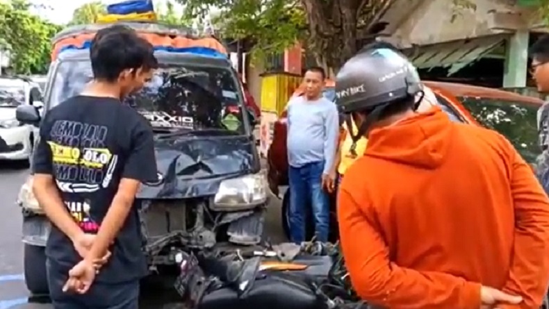 Kecelakaan di Parepare, Pikap Hantam Mobil dan 2 Motor Parkir hingga Ringsek