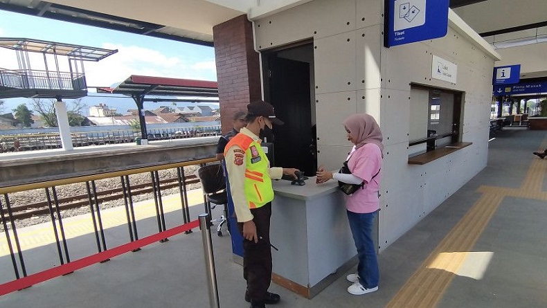 Stasiun Gedebage Bandung Mulai Layani Penumpang Kereta Komuter