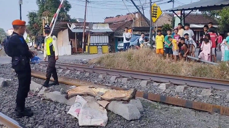 Jalan di Rel saat Kereta Lewat, ODGJ di Bandarlampung Tewas Tertabrak Kereta Api