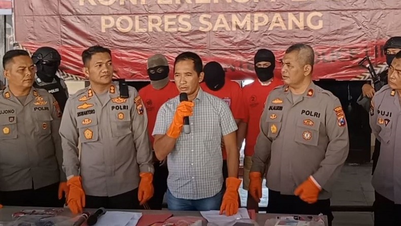 title Gadis 13 Tahun di Sampang Diperkosa 6 Pria, Semuanya Buron Kabur ke Malaysia Gadis 13 Tahun di Sampang Diperkosa 6 Pria, Semuanya Buron Kabur ke Malaysia