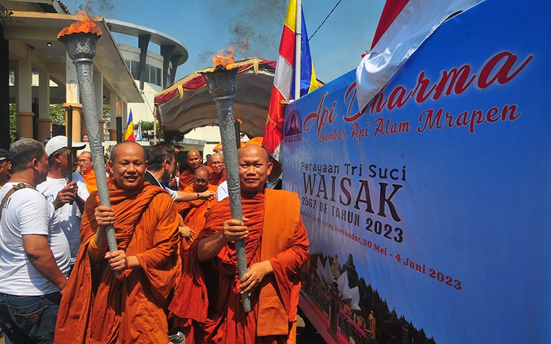 Prosesi pengambilan Api Dharma Waisak dari Sumber Api Abadi Mrapen - Bagian 2