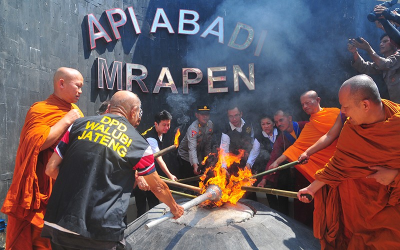 Prosesi pengambilan Api Dharma Waisak dari Sumber Api Abadi Mrapen - Bagian 1