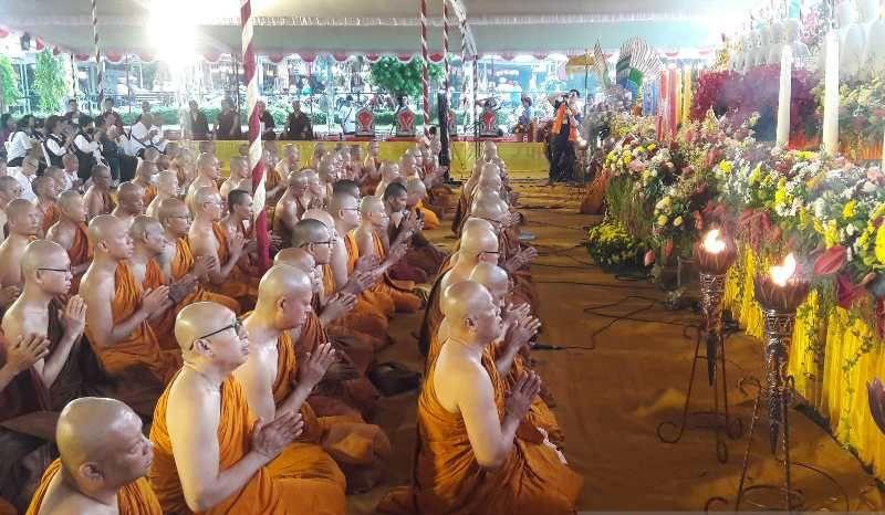 Api Alam Tri Suci Waisak dari Mrapen Disakralkan di Candi Mendut 