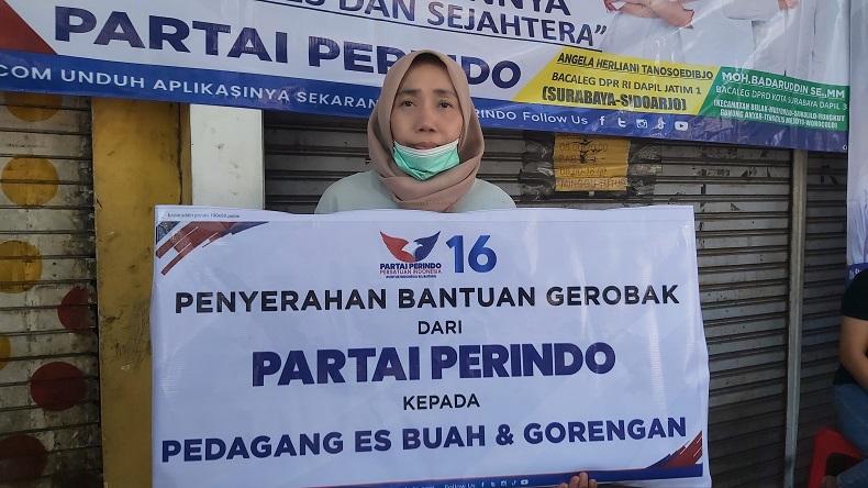 Dapat Bantuan Gerobak, Penjual Es Kopyor di Surabaya: Terima Kasih Partai Perindo