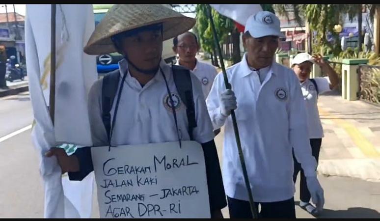 2 Petani Asal Pemalang dan Magelang Aksi Jalan Kaki ke Istana Negara, Ini Tujuannya