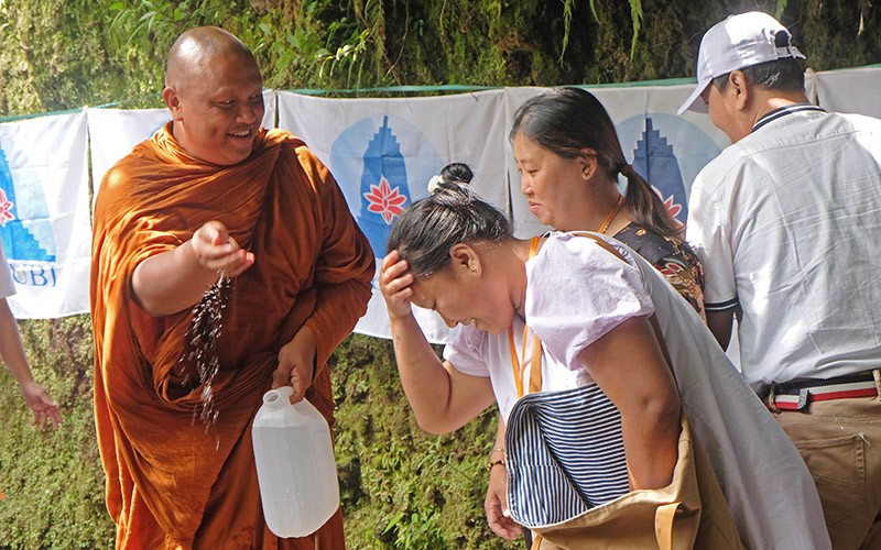 Biksu Thudong Ambil Air Suci Waisak untuk Dibawa ke Candi Borobudur - Bagian 2