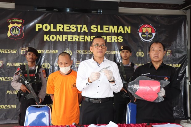 Cekcok karena Pisah Ranjang, Warga Sleman Tega Tusuk Tusuk Istri dan Temannya