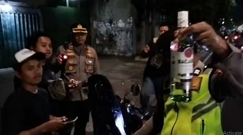 Razia Gangster di Surabaya, Polisi Amankan 30 Motor dan 3 Remaja Bawa Miras