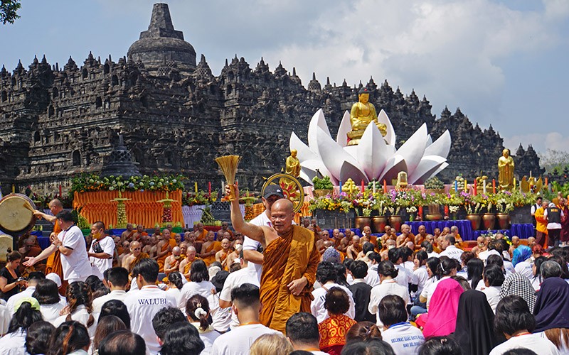 Detik-Detik Waisak 2023 di Candi Borobudur - Bagian 2