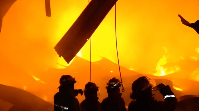 Pabrik Plastik di Holis Bandung Ludes Terbakar, Tidak Ada Korban Jiwa