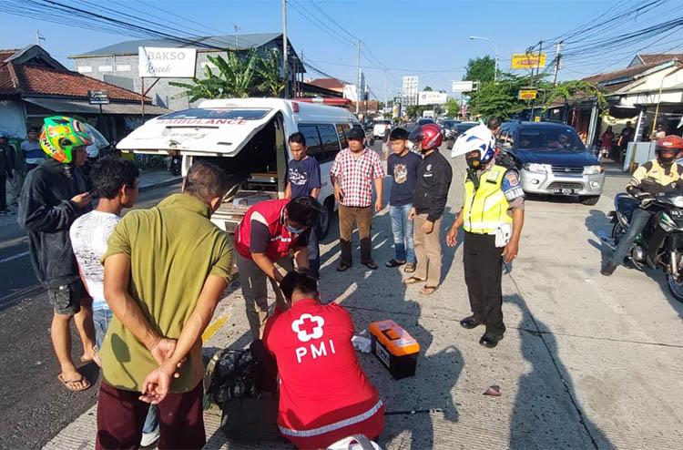 title Kecelakaan di Kulonprogo, Pemotor Tewas Tabrak Bus Berhenti di Traffic Light Kecelakaan di Kulonprogo, Pemotor Tewas Tabrak Bus Berhenti di Traffic Light