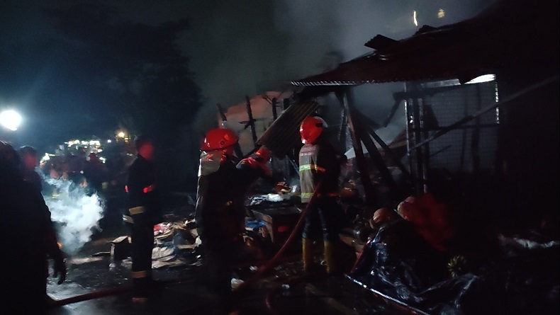 Kepanikan Pedagang Pasar Penampungan Tipar Gede Sukabumi saat Terjadi Kebakaran