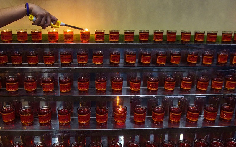 Momen Penyalaan Pelita dan Ritual Pradaksina Waisak 2567 BE di Palembang - Bagian 2