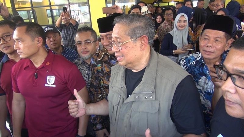 SBY Nikmati Kuliner Sate Kambing Muda Khas Tegal saat Ramah Tamah dengan Bacaleg DPR