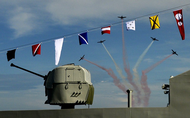 Aksi Pesawat Bonanza TNI AL Buka Latihan Bersama Angkatan Laut Negara Sahabat - Bagian 1