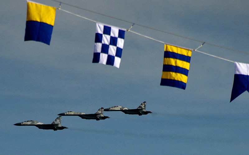 Aksi Pesawat Bonanza TNI AL Buka Latihan Bersama Angkatan Laut Negara Sahabat - Bagian 3