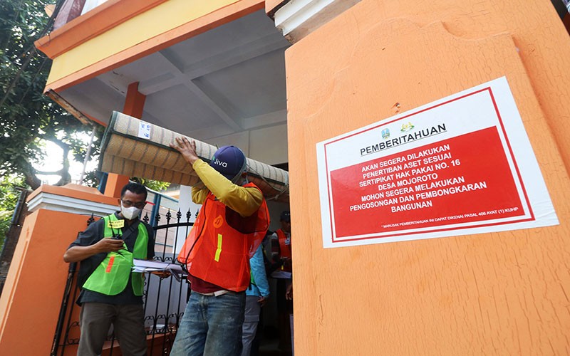 Satpol PP Jatim Kosongkan 21 Bangunan untuk Perluasan Rumah Sakit - Bagian 1