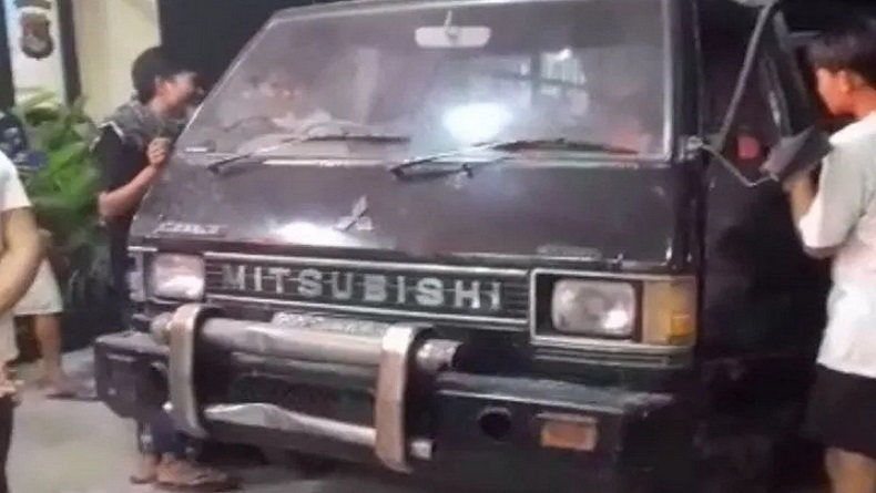 Dikejar Warga, Mobil Pencuri Sapi Tabrak Truk Parkir di Loteng, Pelaku Kabur