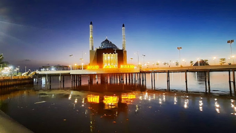 Masjid Apung Makassar Amirul Mukminin Ada di Mana? Berikut Informasinya 
