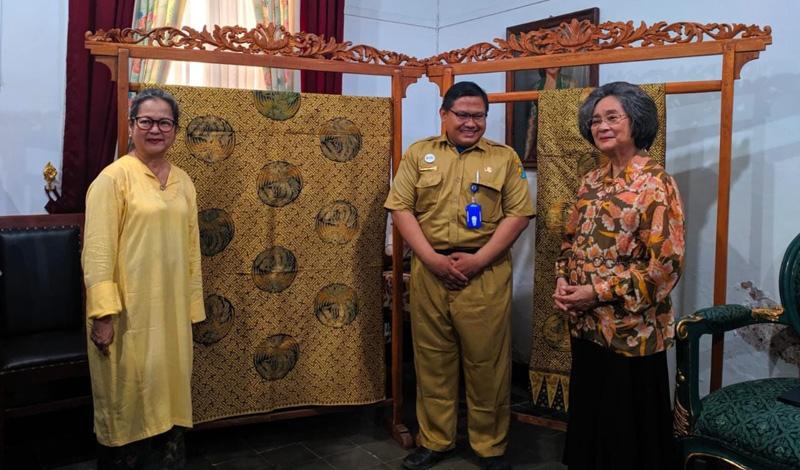  Museum Batik Pekalongan Terima Koleksi Kain dan Selendang Pribadi dari Keluarga Bung Hatta