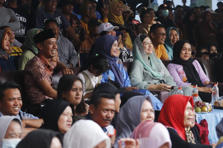 Sedekah Laut Pertahankan Tradisi Budaya, Novita Hardini Disambut Antusias Warga