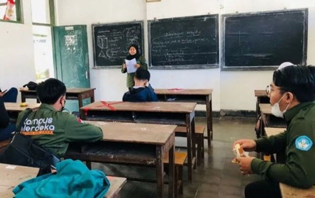 title Keren, Alumni SMP 17'1 Gratiskan Biaya SPP Selama Satu Tahun Keren, Alumni SMP 17'1 Gratiskan Biaya SPP Selama Satu Tahun