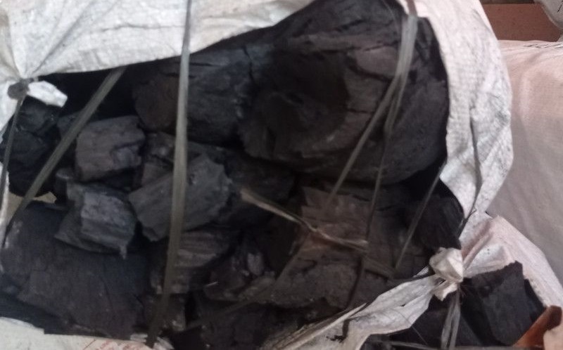 Permintaan Arang Kayu Meningkat Jelang Iduladha, 100 Karung Ludes 2 Pekan
