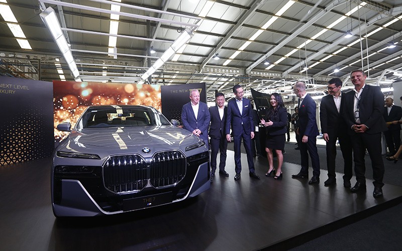Tampilan BMW Seri 7 Terbaru Rakitan Indonesia - Bagian 2