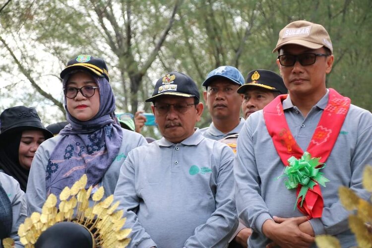 Peringati Hari Lingkungan Hidup Sedunia, Bupati Yaumil Canangkan Pasangkayu Jumat Berbenah