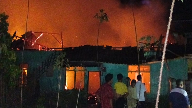 3 Rumah Permanen dan 2 Motor di Leuwigoong Garut Ludes Terbakar