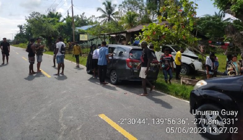 Kecelakaan di Jayapura, Pikap Tabrak Pohon akibat Sopir Ngantuk 5 Luka-luka
