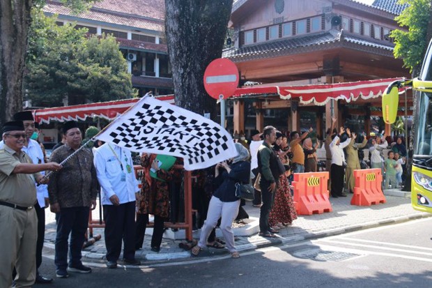 title 59 Jemaah Calon Haji Bantul Diberangkatkan ke Tanah Suci Mekkah 59 Jemaah Calon Haji Bantul Diberangkatkan ke Tanah Suci Mekkah